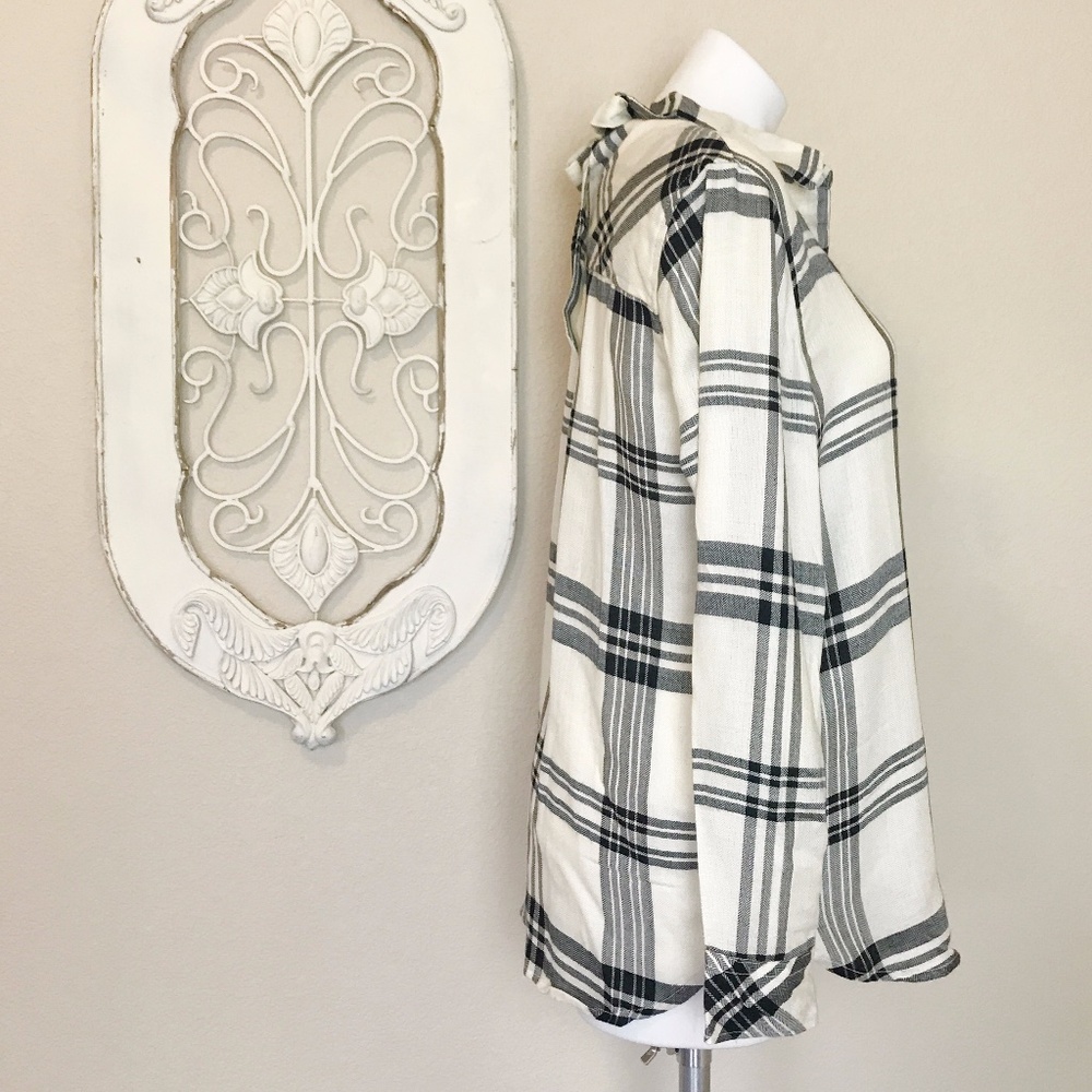 ❌SOLD❌ Hatley | Cream Black Plaid Button Down L - Picture 6 of 10